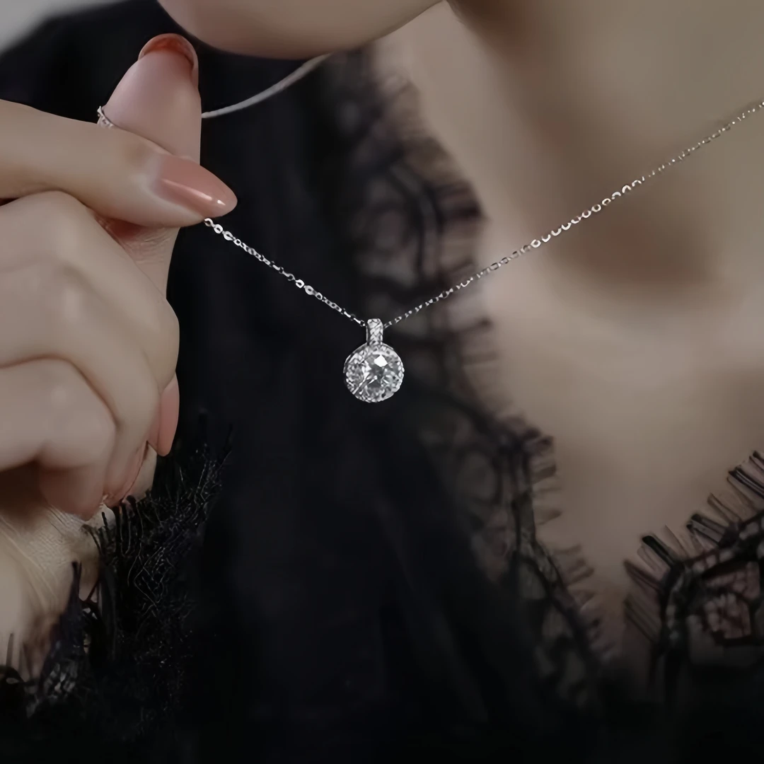 钛钢合成锆石吊坠 莫桑石项链轻奢小众百搭锁骨链送闺蜜生日礼物