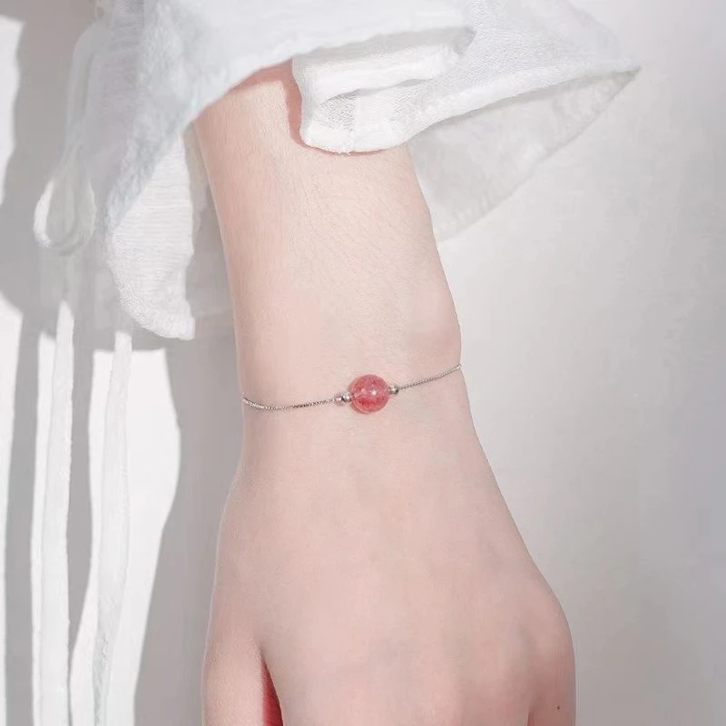 钛钢合成锆石手链 2024新款珠草莓亮气质手链招桃花个性情侣礼物