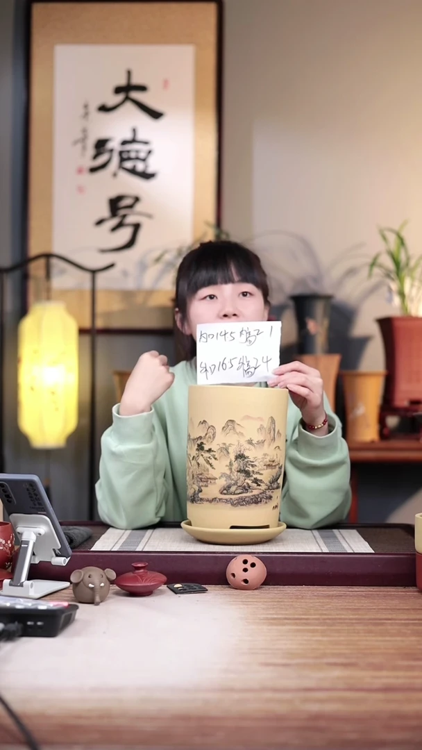 【闪购商品】紫砂花盆山水-段泥大笔筒一只是粉丝带托盘