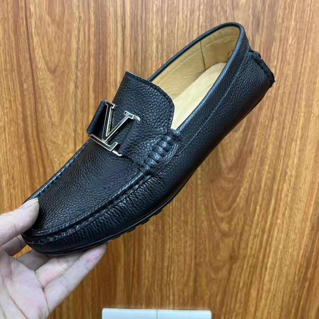 精神小伙驾车头层牛皮豆豆鞋