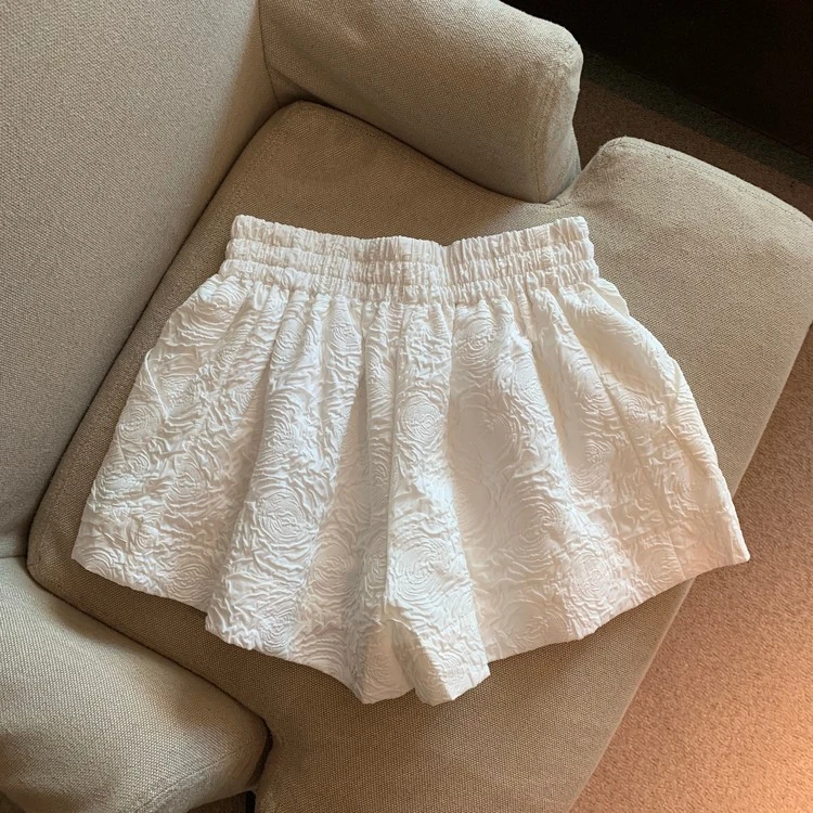 夏季新款阔腿裤女生玫瑰压花有内里时尚休闲裤短裤显腿大码蓬蓬裤