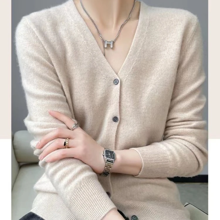 纯羊毛   一线V领纯色羊毛针织开衫