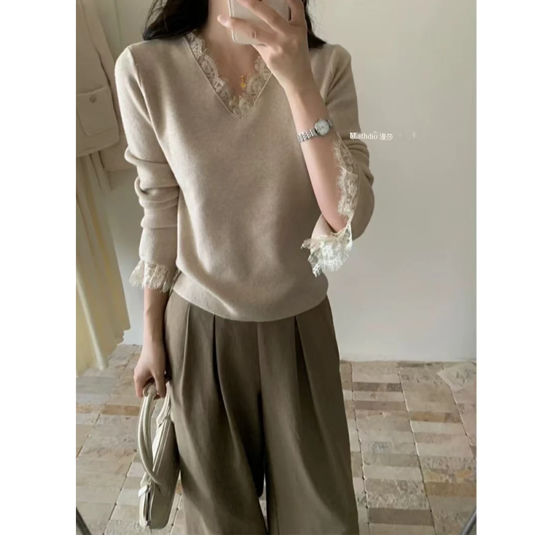 2024秋冬新款设计感V领长袖打底上衣气质显瘦纯色蕾丝拼接针织衫