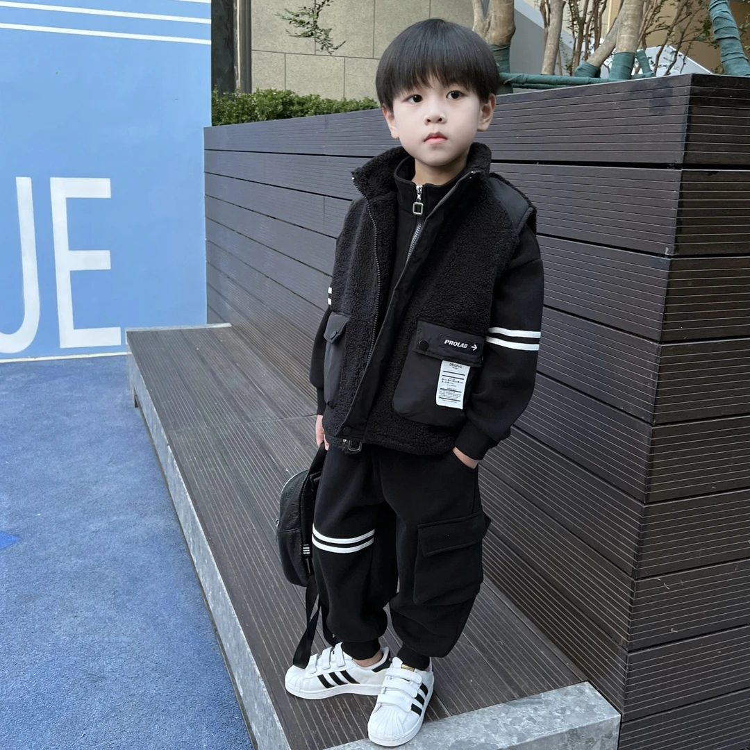 男童冬季套装2024新款中小童休闲洋气加厚三件套马甲加绒卫衣裤子
