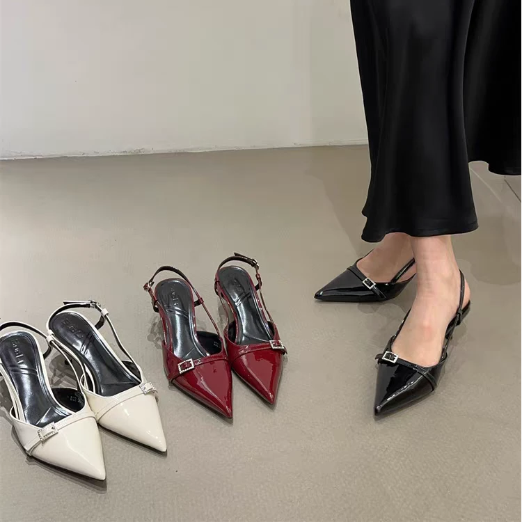 2024春夏季新款包头浅口漆皮细跟中跟凉鞋皮带扣后空尖头高跟单鞋