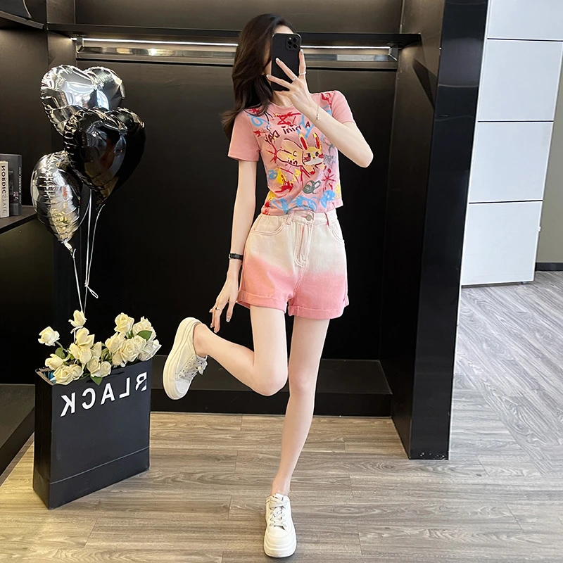 多巴胺粉色休闲运动套装女夏季新款洋气减龄网红炸街涂鸦短袖短裤