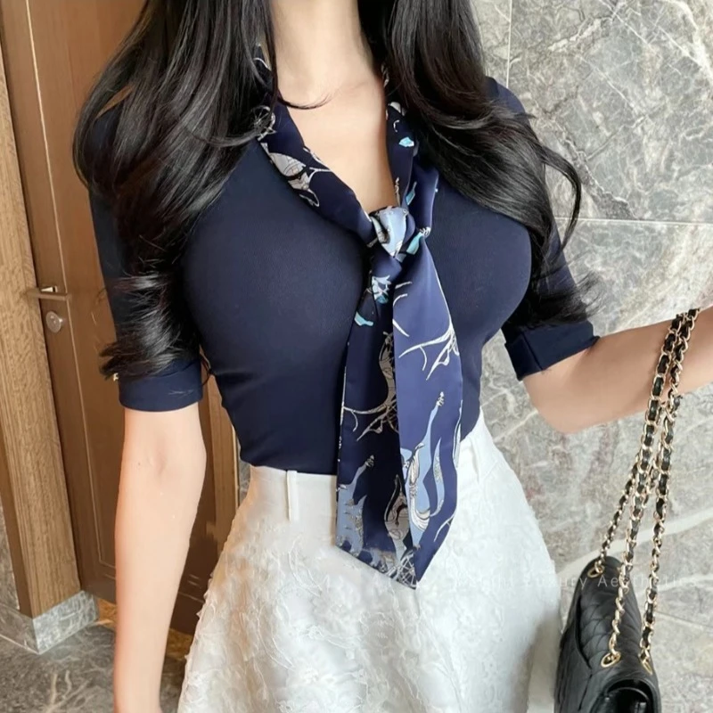 气质V领飘带高级感t恤女2024早秋新款设计感别致修身半袖打底上衣