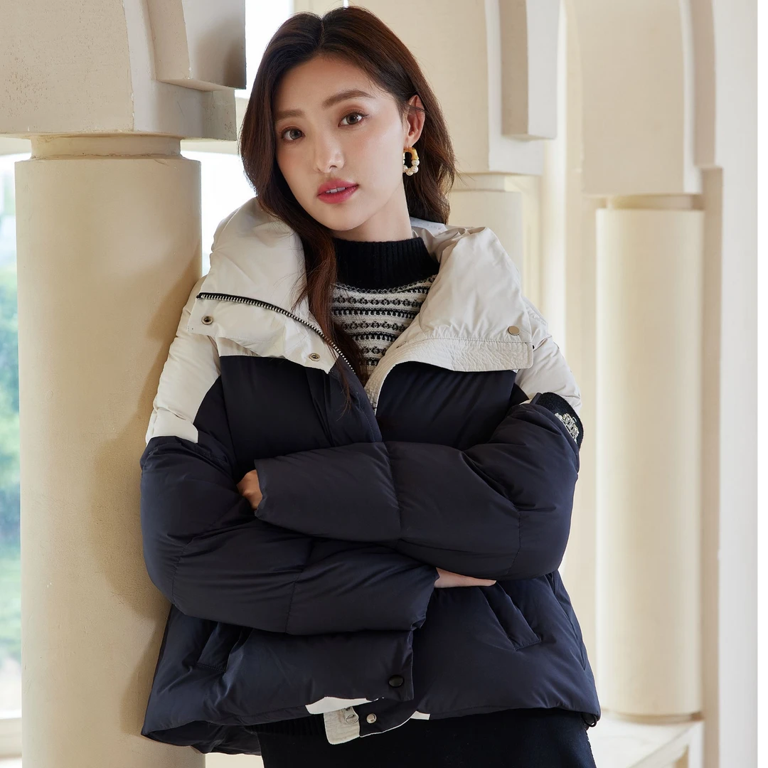 【念一甄选】芭依璐袖身贴标立领撞色立领时尚羽绒服88Y6560