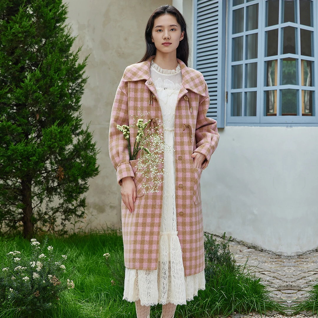 【彩彩】冬季时尚牛角扣大衣88D8010（颜色不同面料）