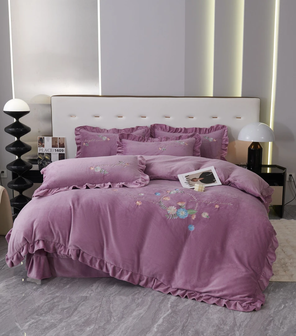 雪京 现货 冬季加厚宝宝绒花边款刺绣四件套 牛奶绒保暖四件套。