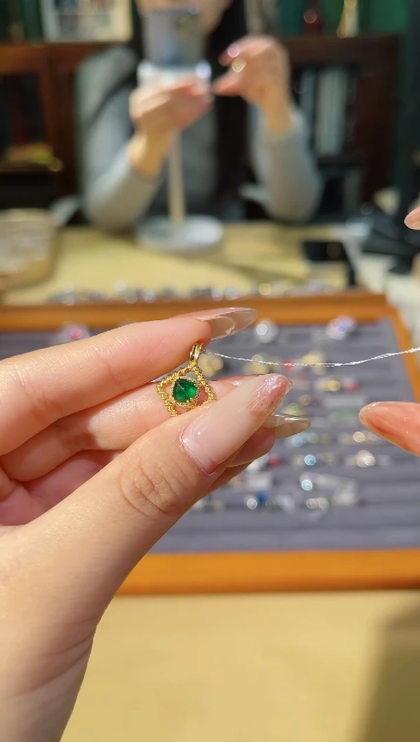 【闪购商品】祖母绿吊坠(不含链)18K金镶嵌60分祖母绿吊坠