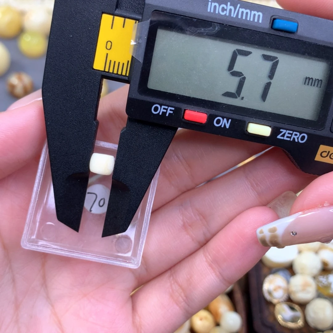 【闪购商品】琥珀裸石未镶嵌