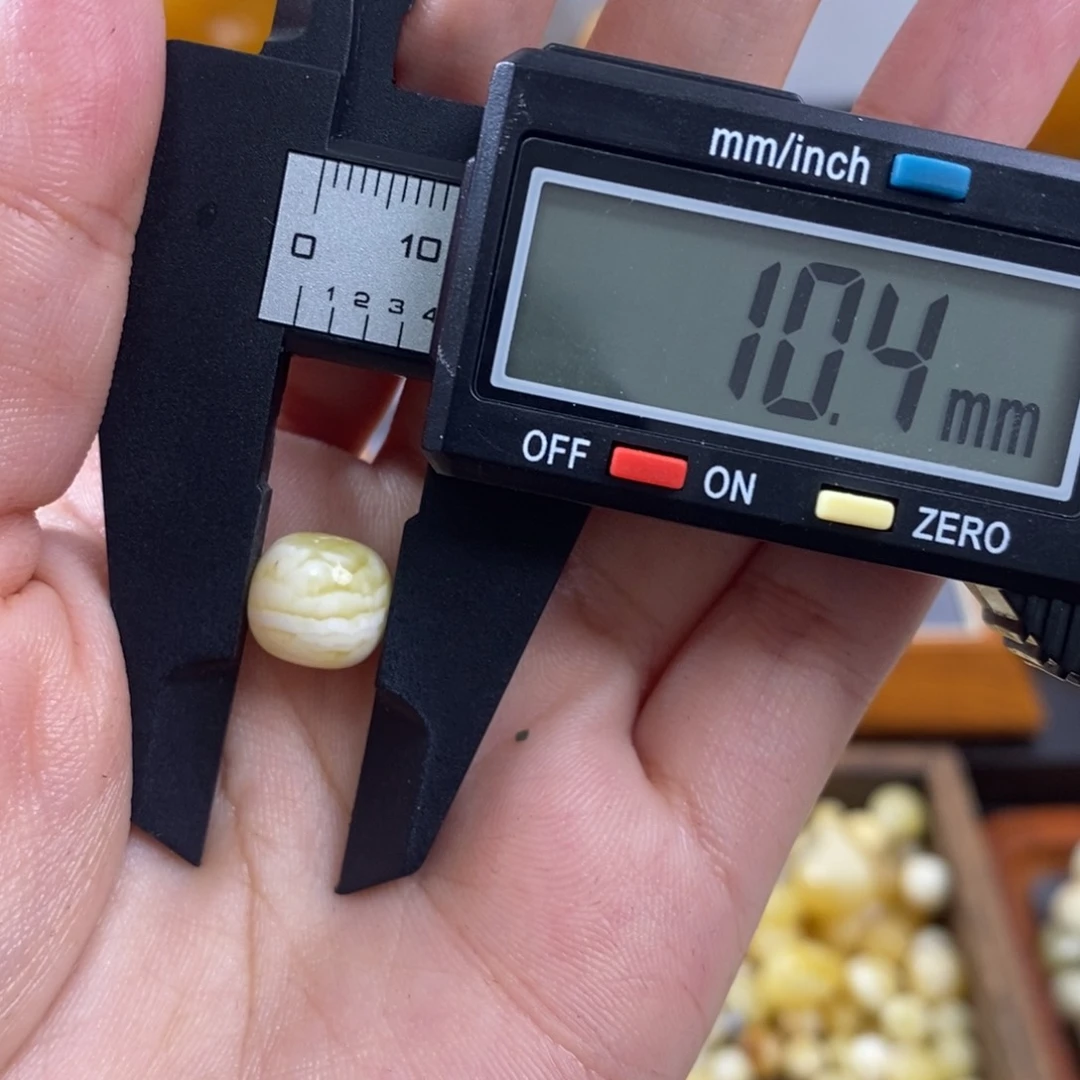 琥珀裸石未镶嵌琥珀