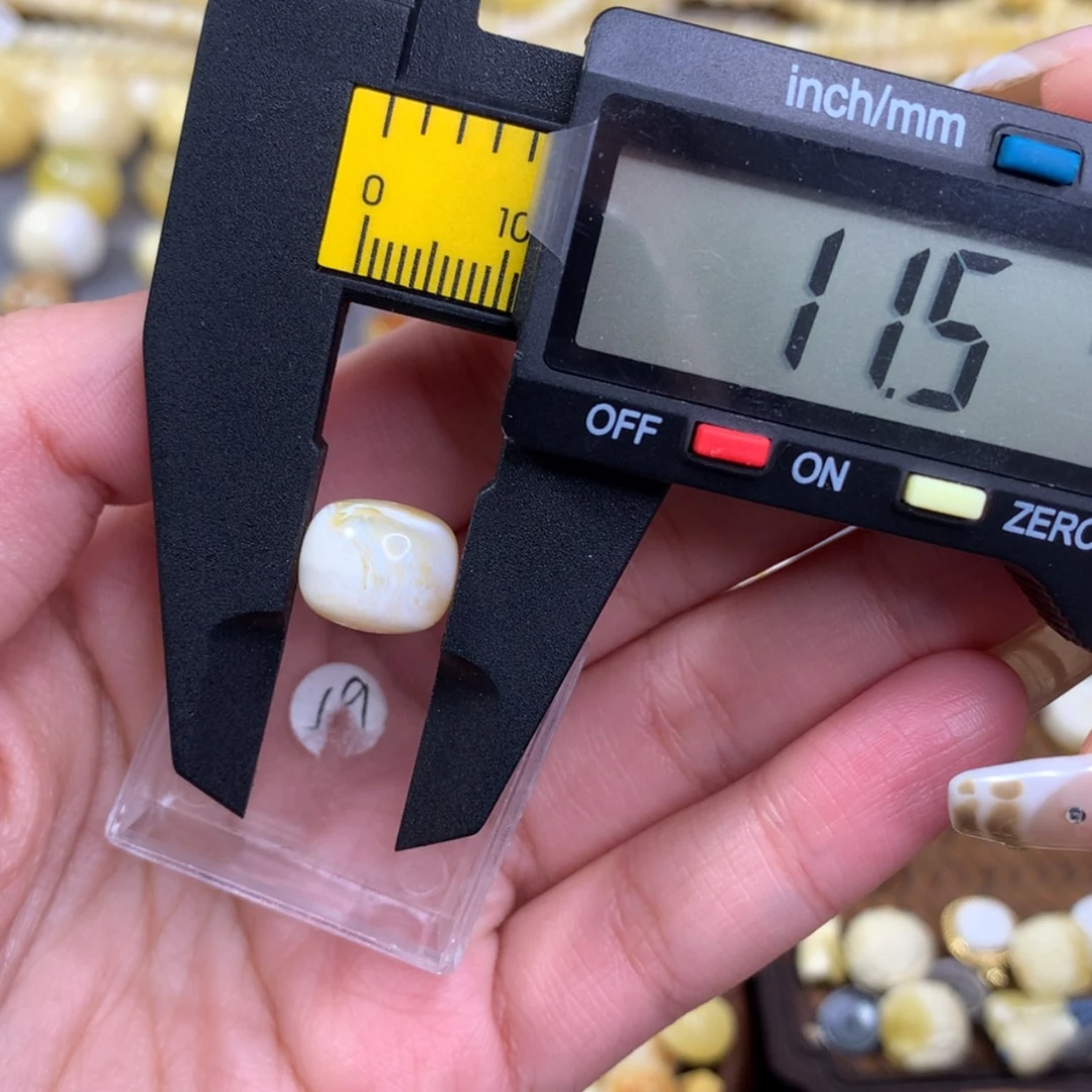 【闪购商品】琥珀裸石未镶嵌d****y