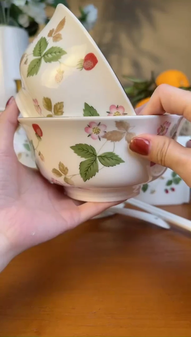 【闪购商品】高骨瓷草莓面碗2个装