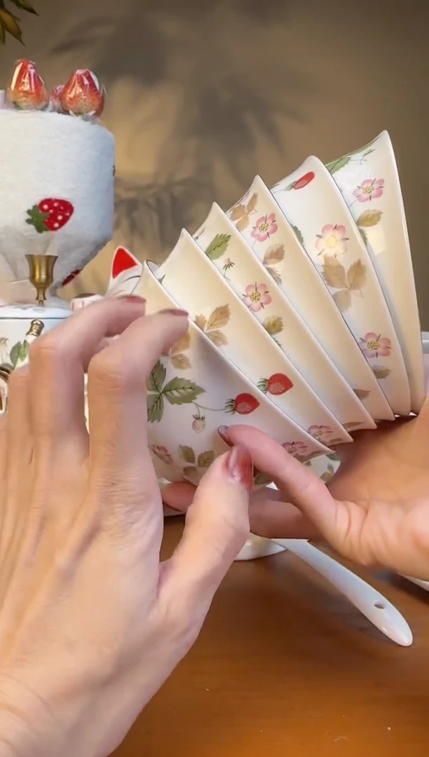 【闪购商品】高骨瓷草莓米饭碗6个装