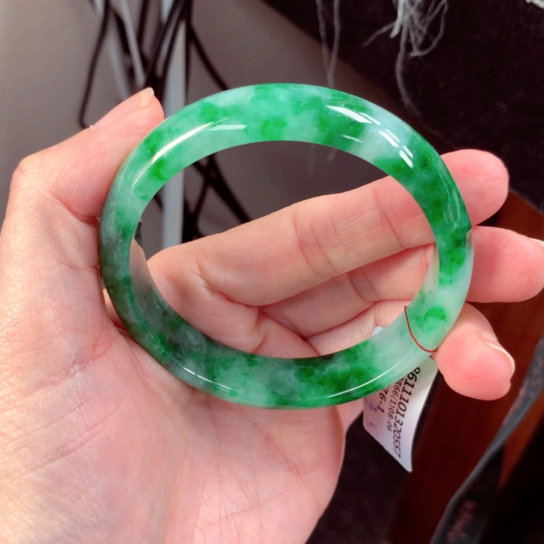 翡翠手镯未镶嵌又*缅甸