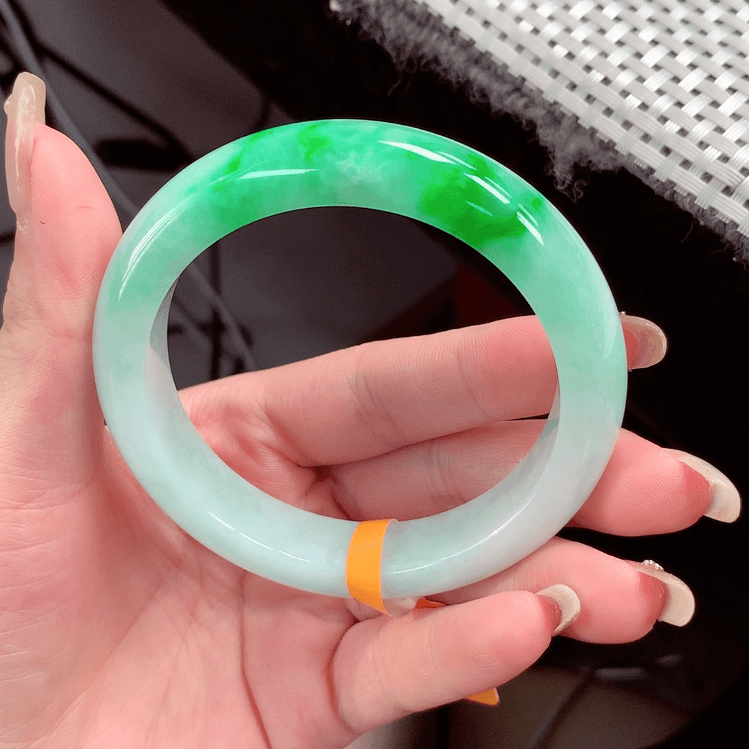 翡翠手镯未镶嵌缅甸