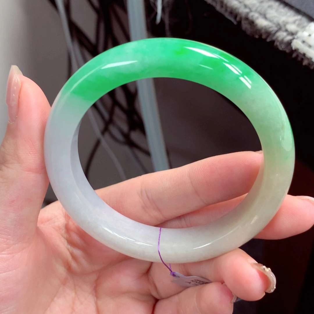翡翠手镯未镶嵌缅甸