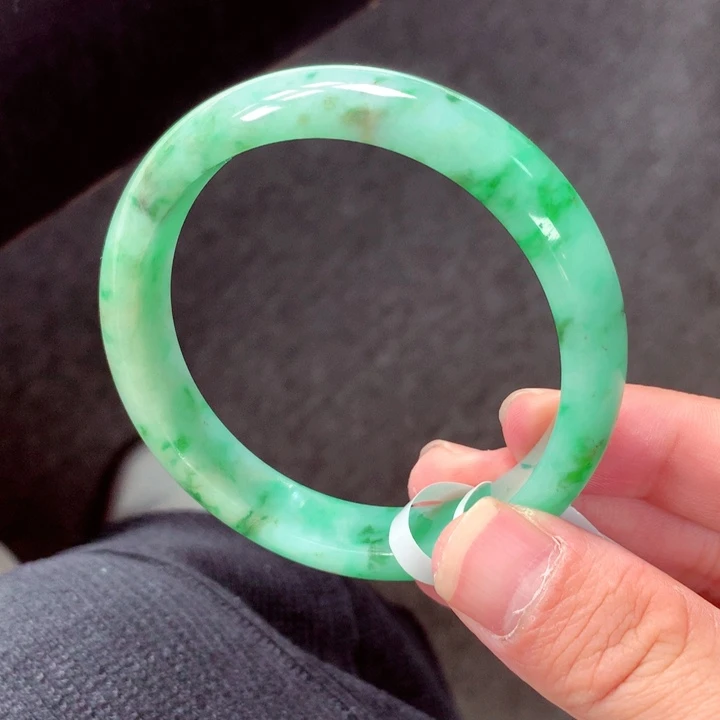 翡翠手镯未镶嵌缅甸