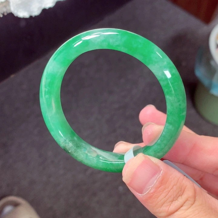 翡翠手镯未镶嵌陈****姐缅甸