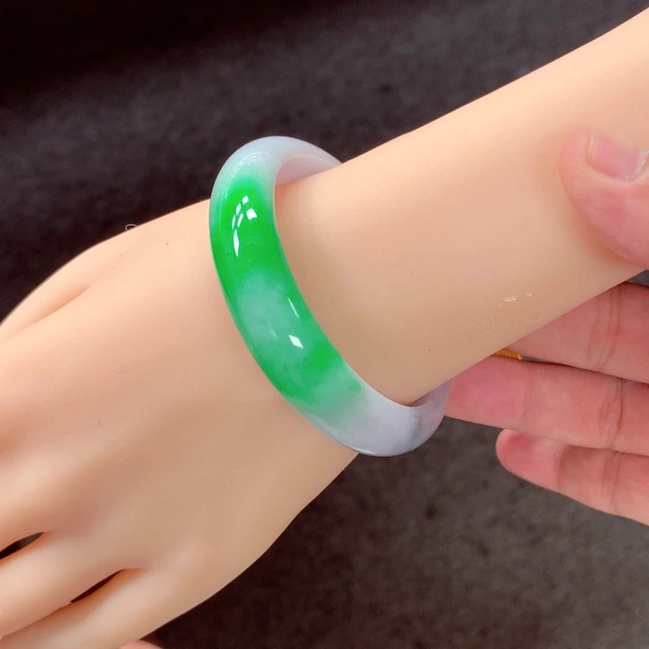 翡翠手镯未镶嵌缅甸