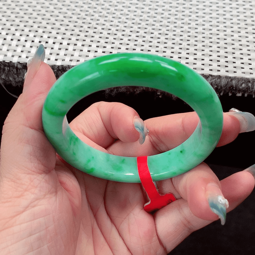 翡翠手镯未镶嵌缅甸