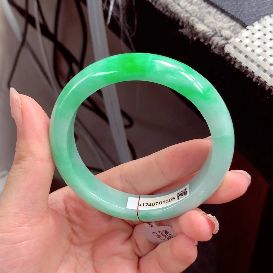 翡翠手镯未镶嵌缅甸