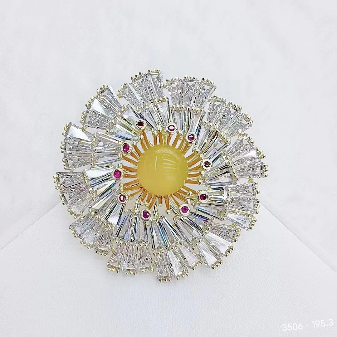 铜合金合成锆石胸针 GD368闪耀雪莲之蜜胸针