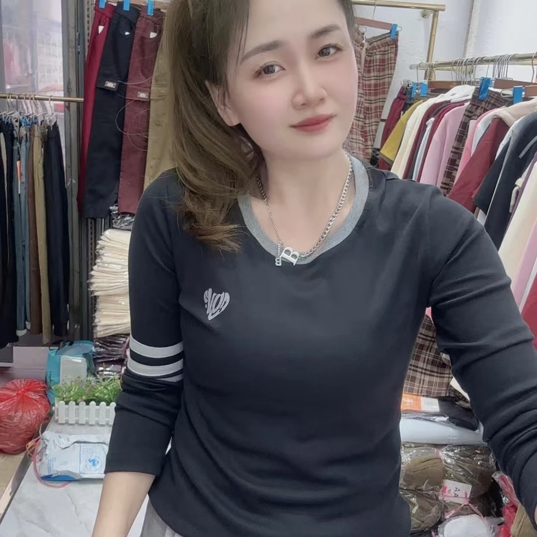 《丽丽家》时尚圆领上衣女秋冬新款显瘦气质通勤减龄长袖打底衫