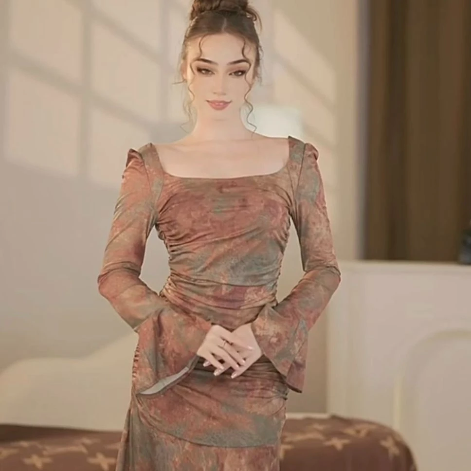 【爱妃】塞纳河畔 法式复古沙漠绿暗红印花收腰连衣裙-TW6059