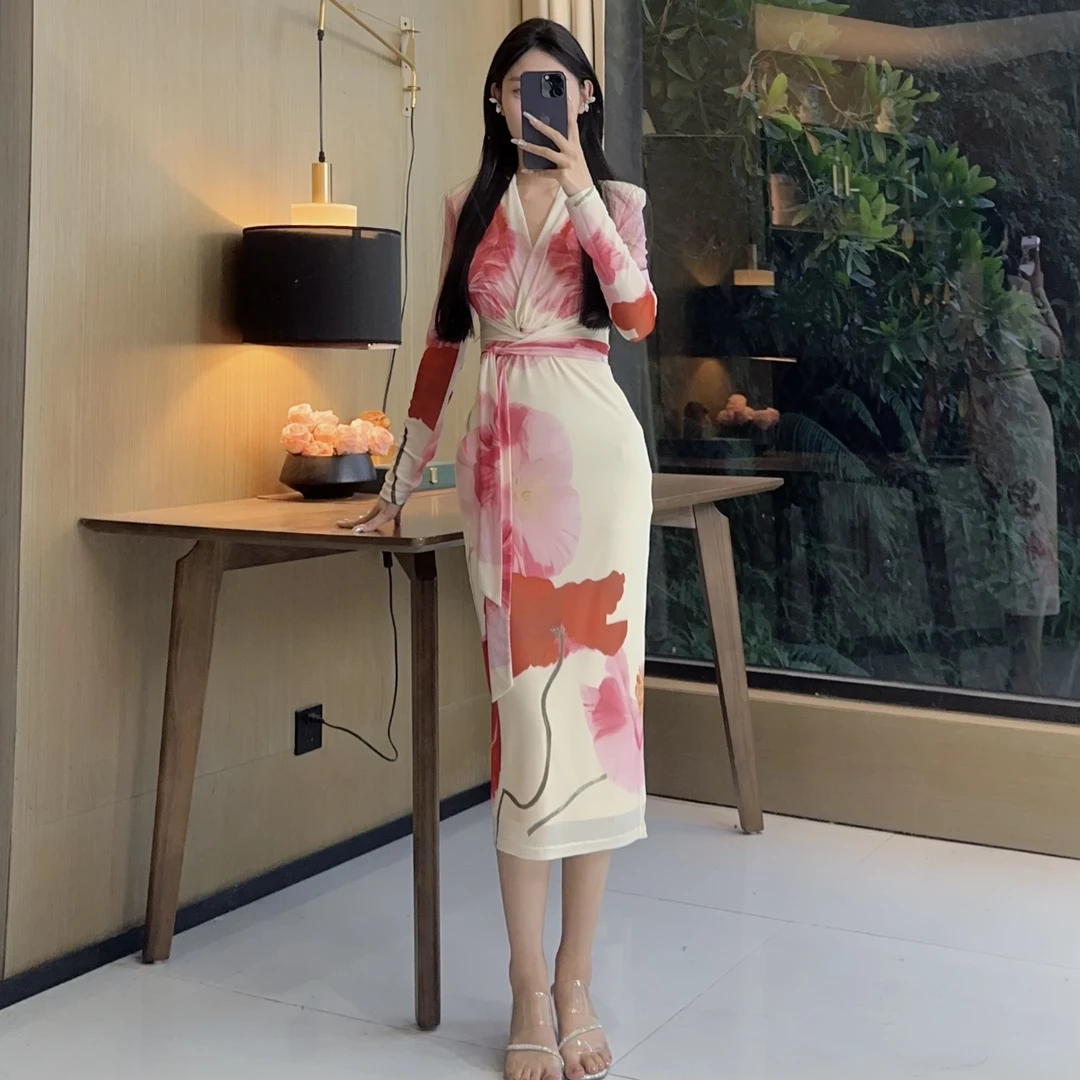 气质女人味轻奢V领绑带长袖轻云微月显瘦定位花修身百搭连衣裙