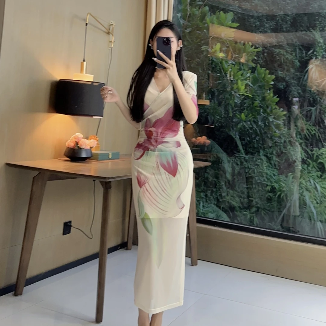 气质女人味V领中袖几寸清荷显瘦修身时尚百搭网纱包身连衣裙长裙