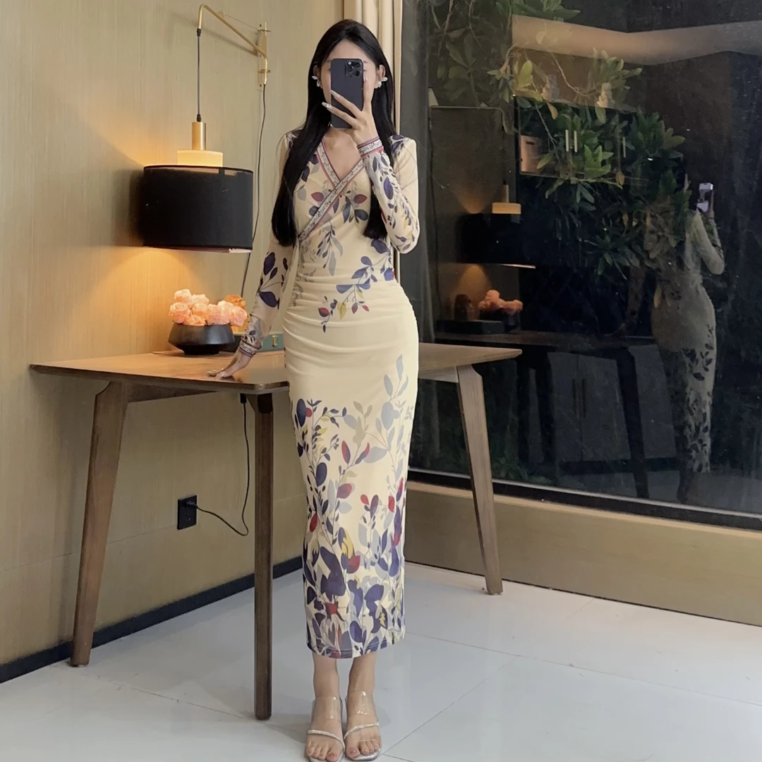 气质女人味V领长袖定位花夜绘风桥显瘦修身网纱时尚包身裙长裙