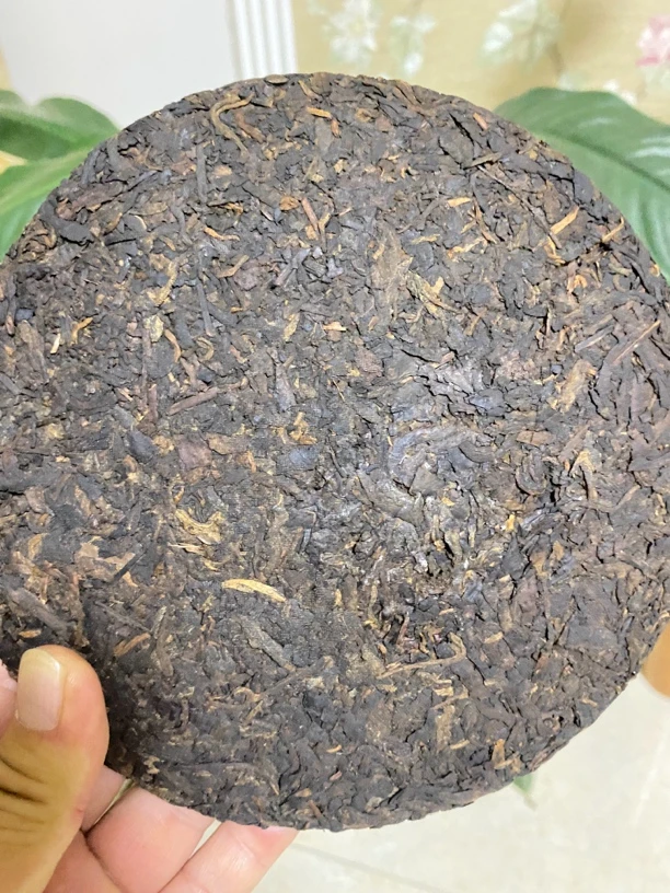 2016年云南高黎贡山熟茶饼330克