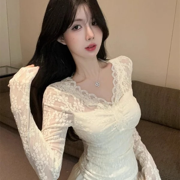 性感纯欲秋冬蕾丝花边V领镂空上衣女气质修身内搭长袖T恤
