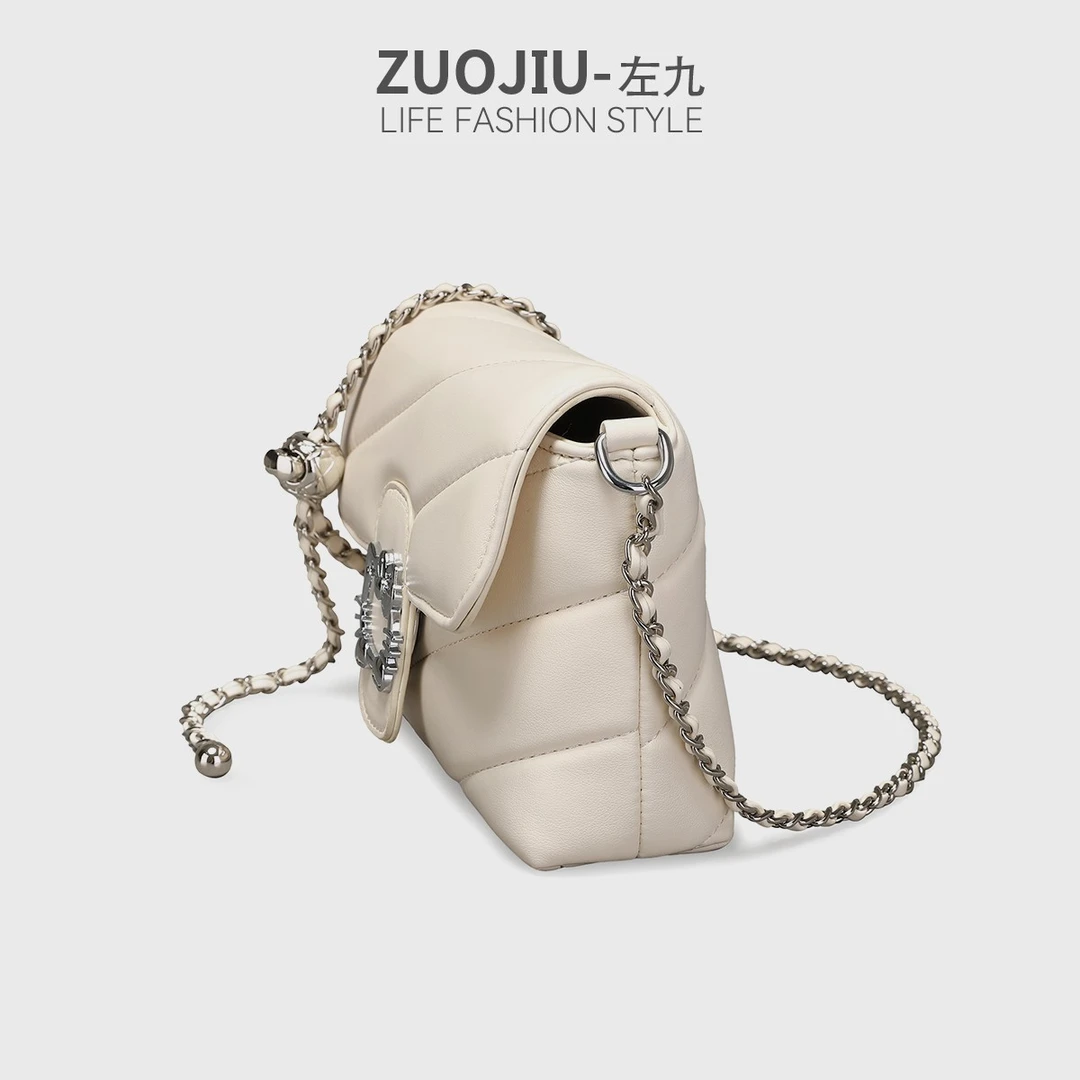 【左九设计师款】新款百搭简约白色绣线斜跨包