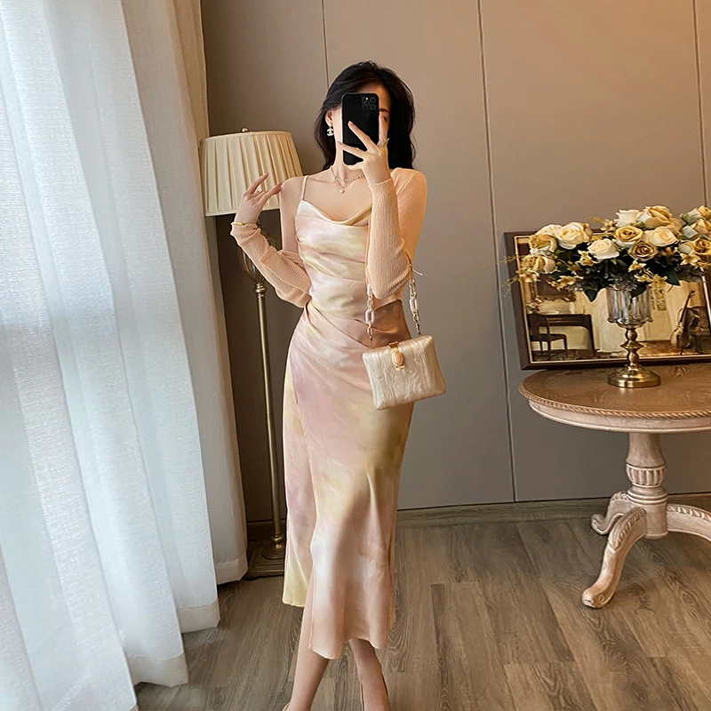 缎面吊带连衣裙女春季复古荡领高级感小众气质高腰显瘦修身长裙子