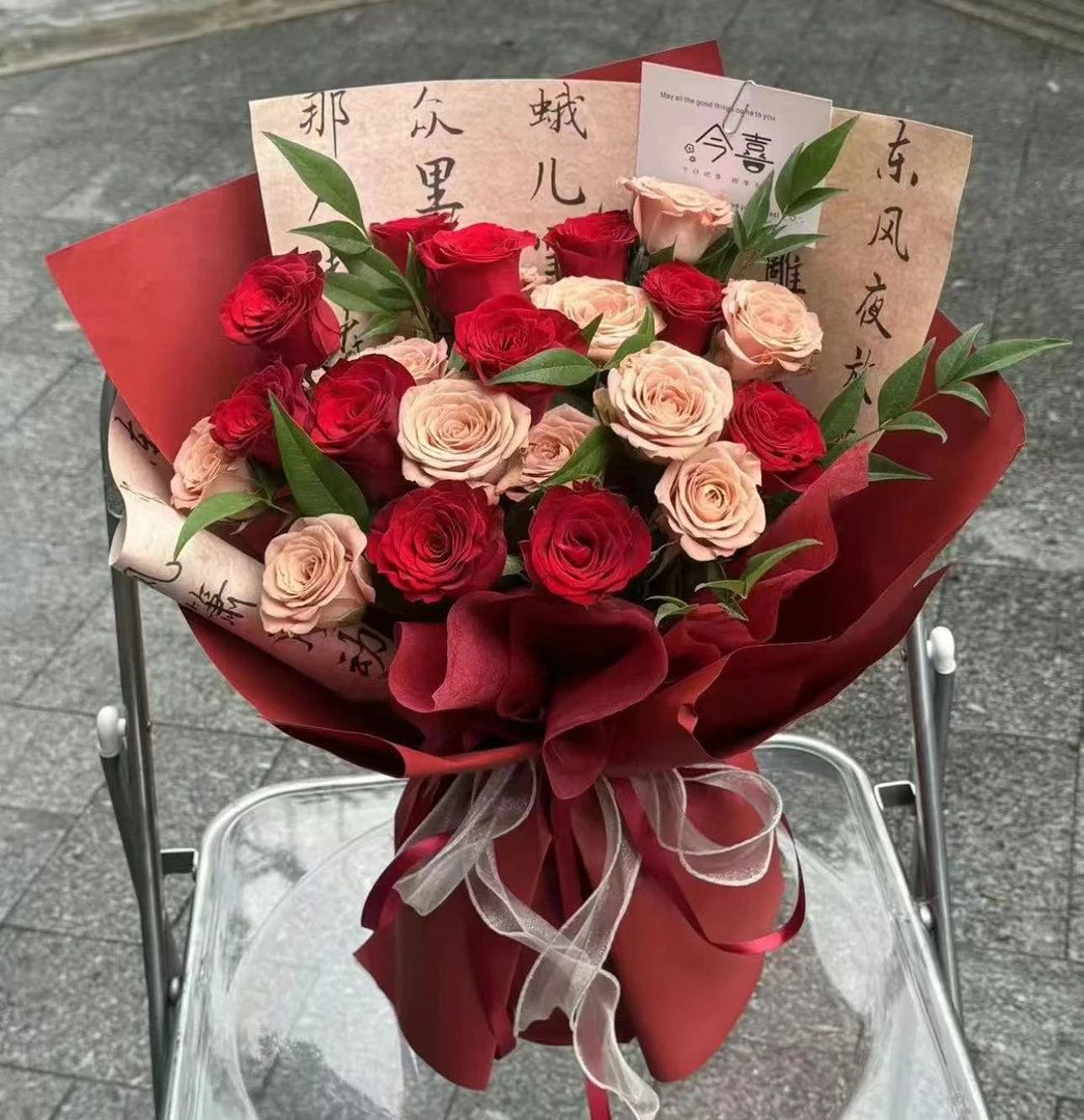 【不期而遇的美好】卡布奇诺玫瑰+红玫瑰+橙色芭比组合套餐