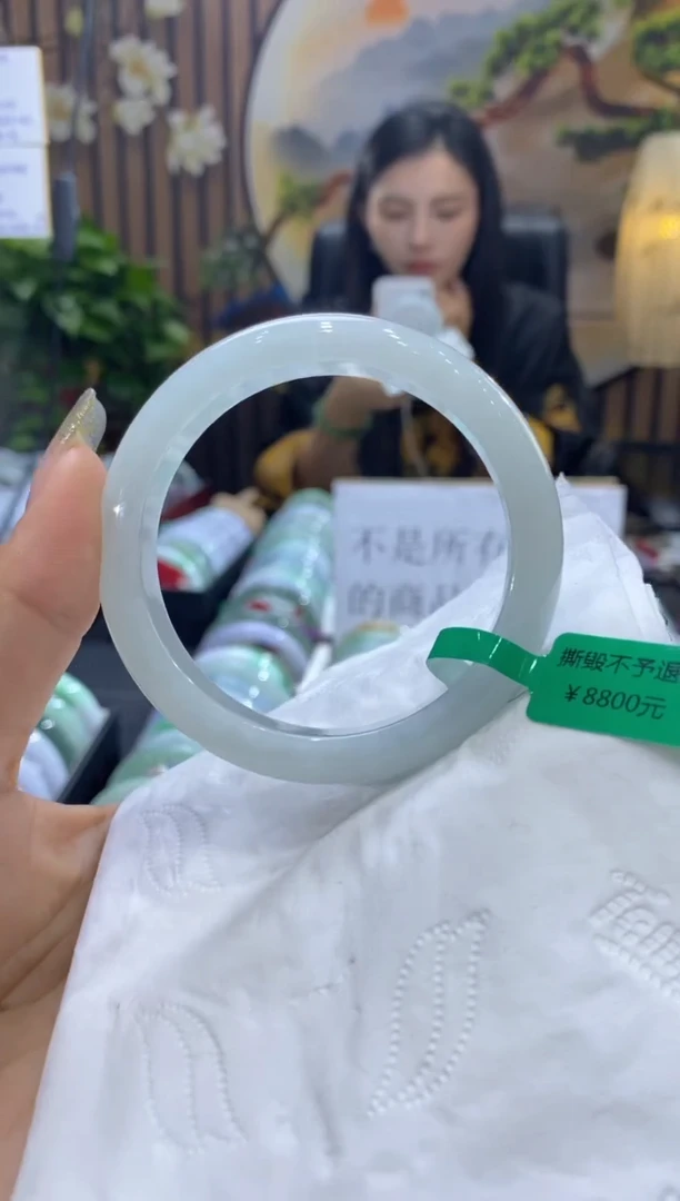 【闪购商品】翡翠手镯未镶嵌多人00002023