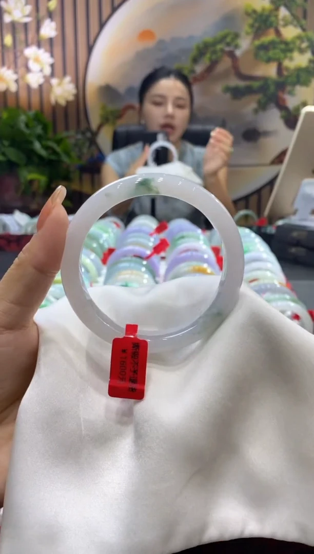 【闪购商品】翡翠手镯未镶嵌多人0000442
