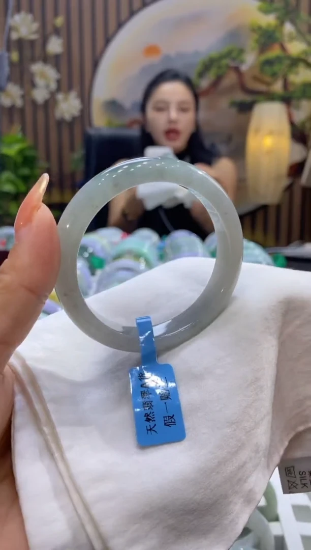 【闪购商品】翡翠手镯未镶嵌多人00007756