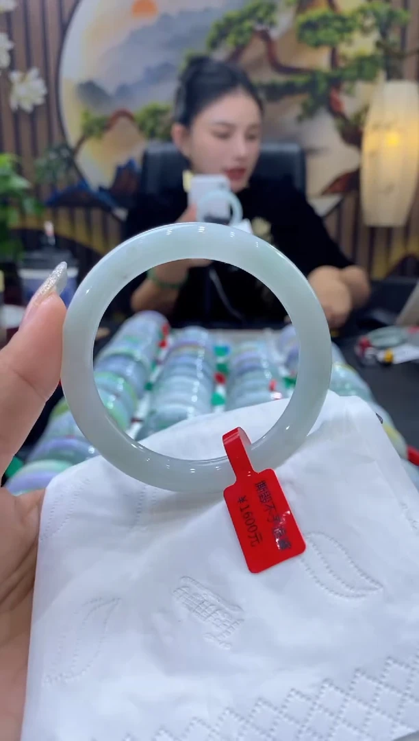 【闪购商品】翡翠手镯未镶嵌多人00003299