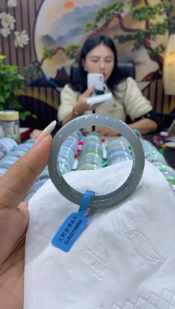 【闪购商品】翡翠手镯未镶嵌多人00008895