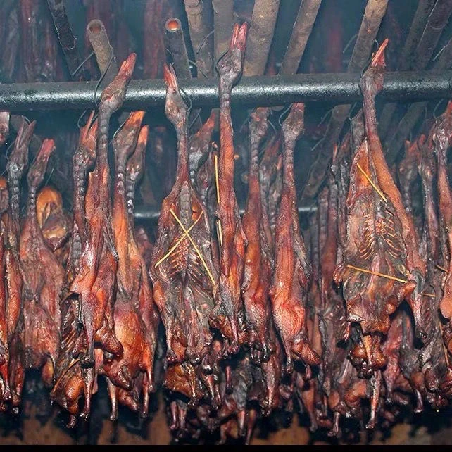 【热卖】正宗柴火烟熏腊鸭整只农家散养麻鸭手工腌制腊鸭子