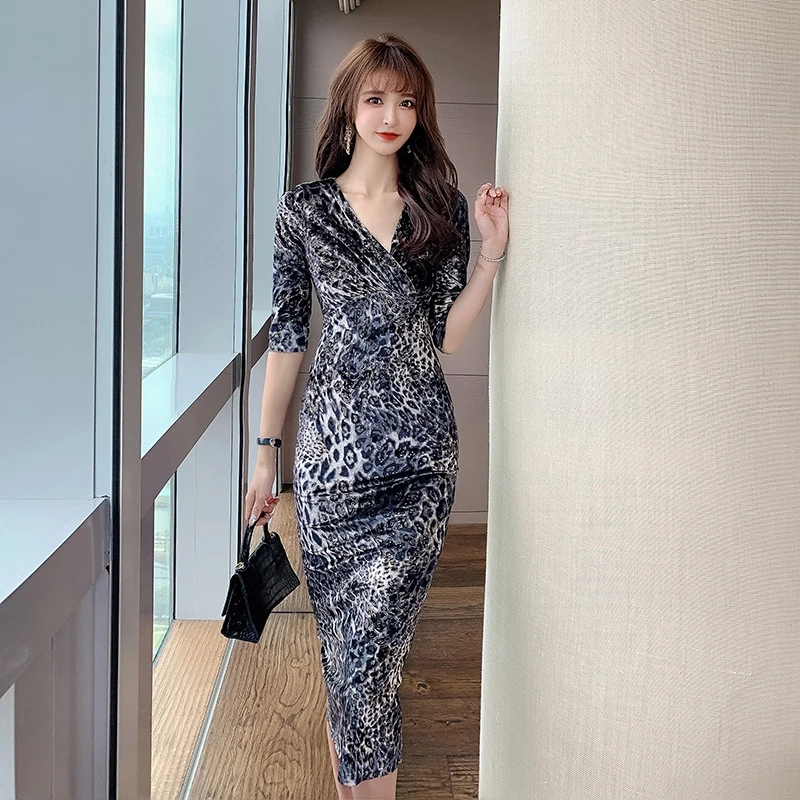 印花连衣裙春季新款时尚豹纹绿色V领中袖高腰中长款包臀裙女3327