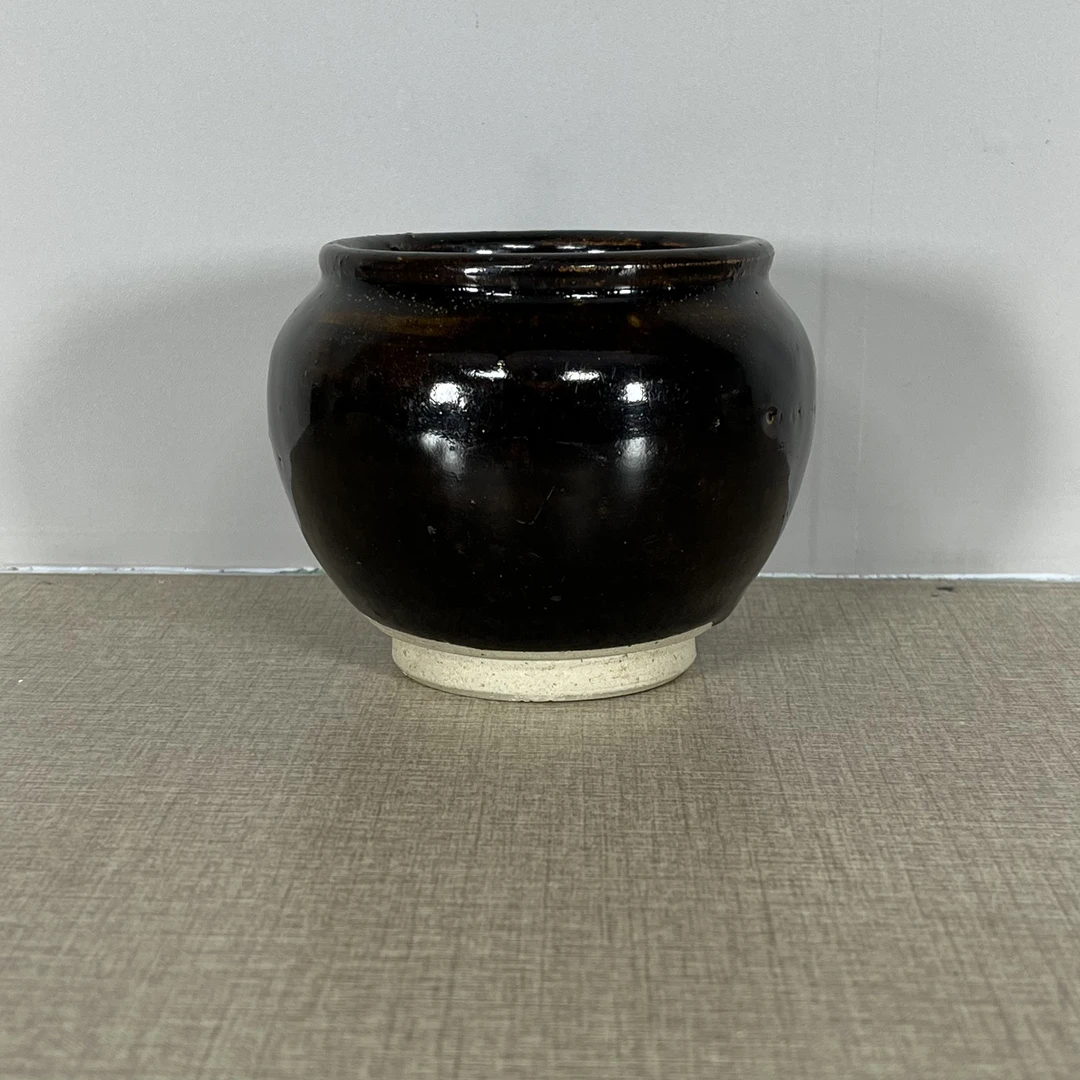 lot 14 黑釉罐，釉色好