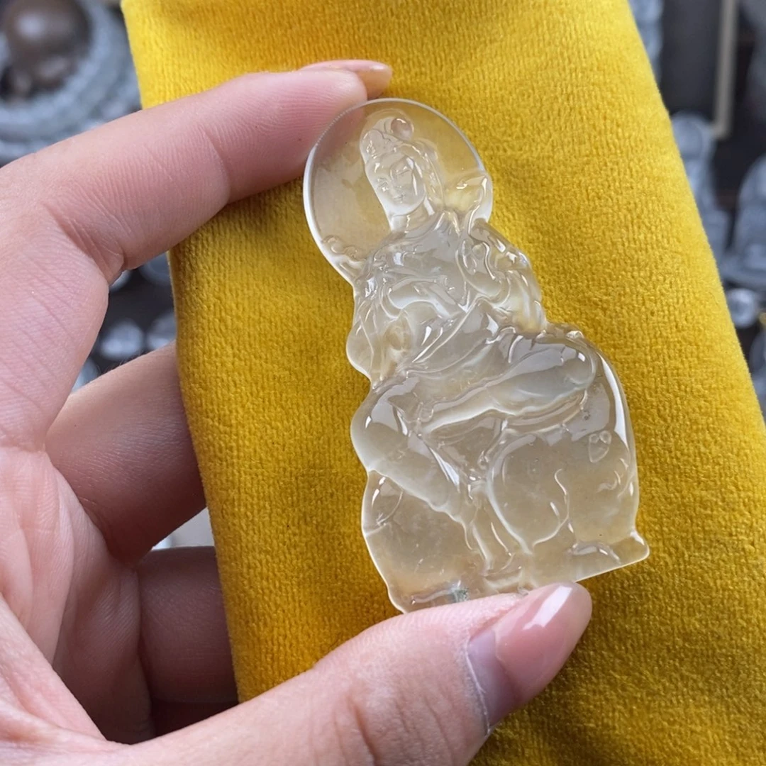 石英质玉颈饰未镶嵌逗****?
