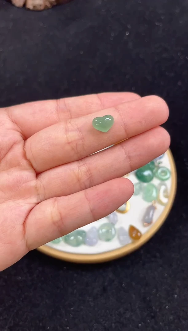 【闪购商品】翡翠吊坠(不含链)18K金镶嵌一个    P552