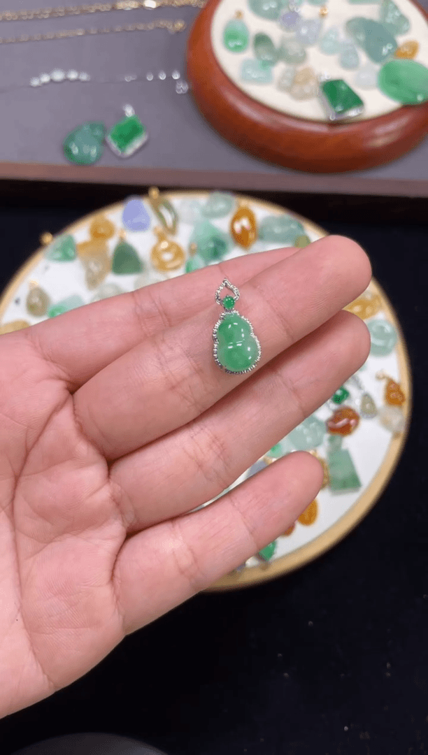 【闪购商品】翡翠吊坠(不含链)18K金镶嵌一个    P591